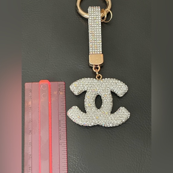 Fashion Interlocking Double C Design Keychain - Silver - Picture 4 of 6